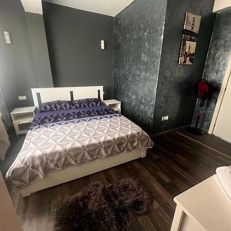 Dd Residence Otopeni Bagian luar foto